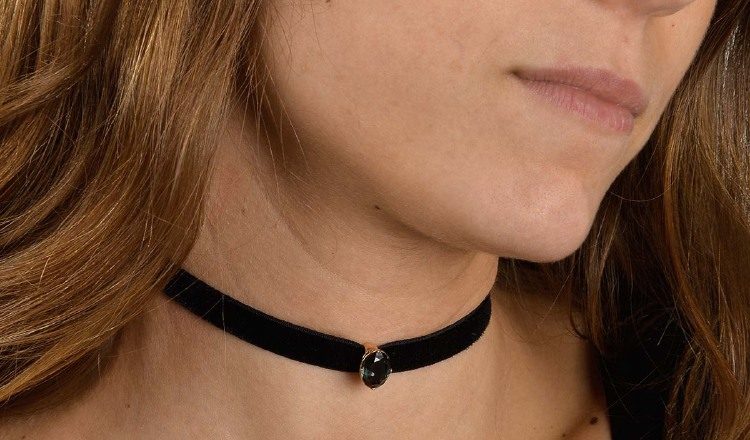 Hay 'chokers' de cuero, tela, terciopelo, plástico... /Foto Archivo