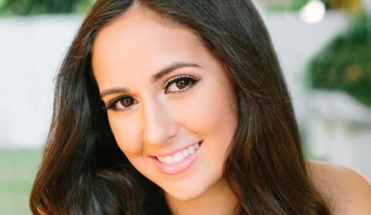 La encantadora  Mónica Isabel Ferrer Arias es una de las bellas debutantes que podremos admirar en el próximo Festival de Debutantes 2017, que realizarán las Damas Guadalupanas en la Terraza Mar del Sur del Club Unión el 1 de julio. Esta linda damita es hija del hogar formado por el señor Alejandro Guillermo Ferrer López  y la señora Irene Arias de Ferrer.