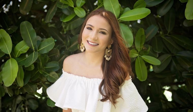 Patricia Isabel Galindo Linares, hija del señor Inocencio Ernesto Galindo de Obarrio y la señora María Antonia Linares de Galindo, además nieta de la muy recordada Dama Guadalupana Patricia Ferrer de Linares y biznieta de la Dama Guadalupana expresidenta Maria Teresa Viggiano de de Obarrio, será una de las lindas participantes del tradicional Festival de Debutantes.