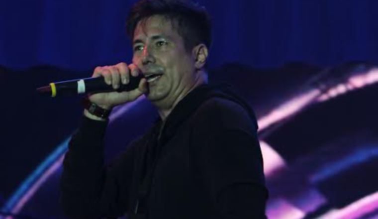 Emilio cantó con sus hermanos.