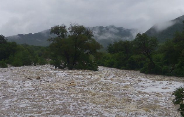 El Centro de Huracanes informó que hay una alerta de tormenta tropical que afecta a parte de la costa mexicana desde Salina Cruz hasta Lagunas de Chacahua. FOTO/EFE