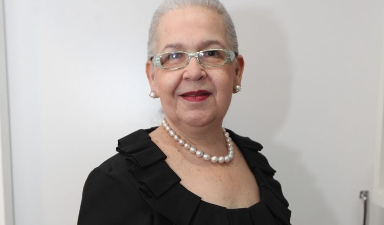 Carmen Alemán Healy.  Opina que "el artista nace y se hace". Y debe actualizarse. /Foto Josué Arosemena.