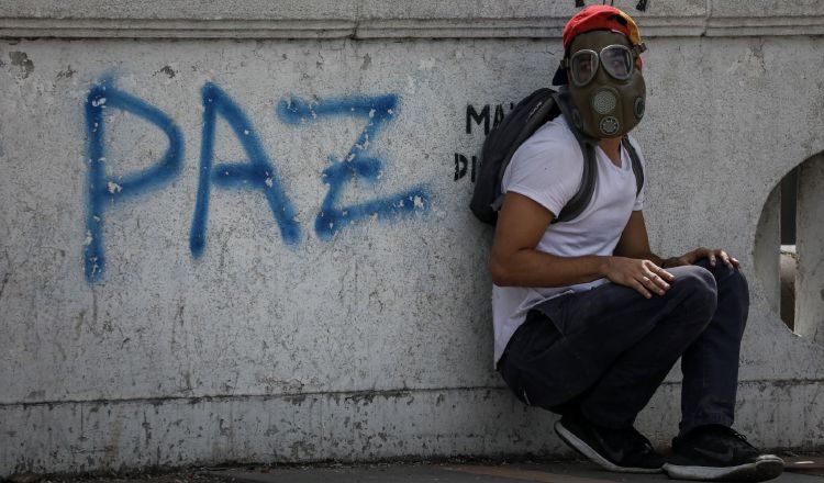 Desde hace varios meses, el pueblo permanece en las calles protestando por la situación del país. EFE