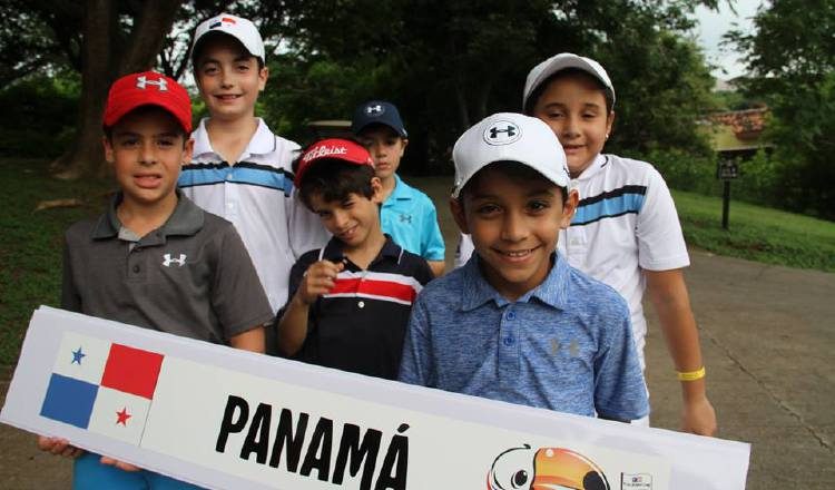 1.  Los jugadores panameños durante el desfile de delegaciones.