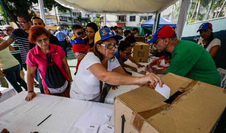 El proceso había transcurrido con mucho orden y civismo antes del incidente fatal en Catia. /Foto EFE