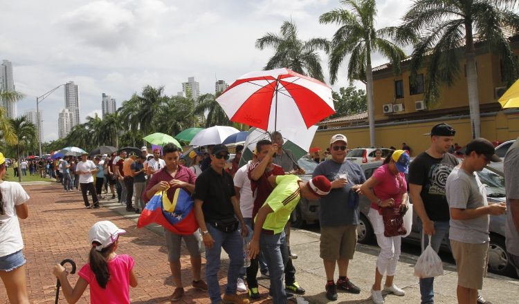 Más de 50 mil venezolanos acudieron a votar el domingo en un ensayo de referendo en la ciudad de Panamá y Chiriquí. /Foto Edwards Santos