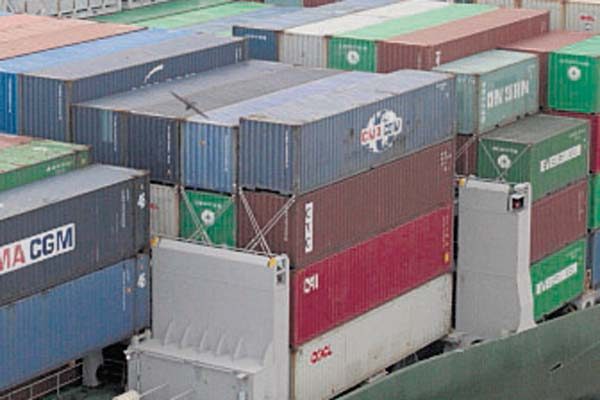 Nuevo récord en el tránsito de portacontenedores por el  Canal