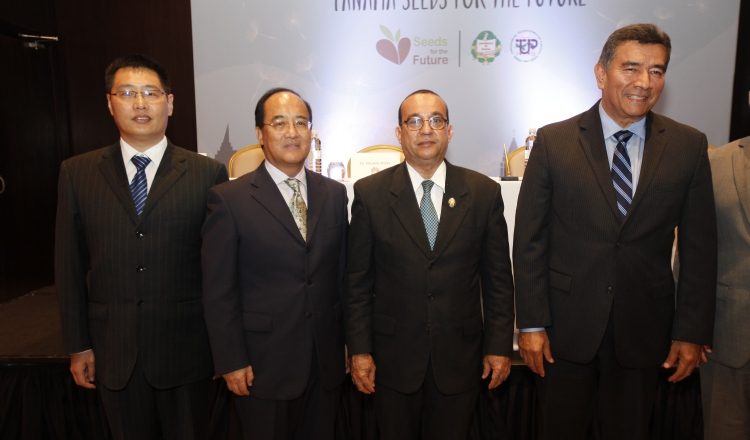 1. Jianli Yang, Wang Weihua, Eduardo Flores y Óscar Ramírez.