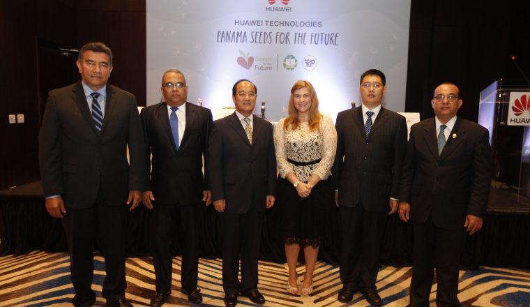 3. Óscar Ramírez, Edwin Castillo, Wang Weihua, Madelin Chinea, Jianli Yang y Eduardo Flores.