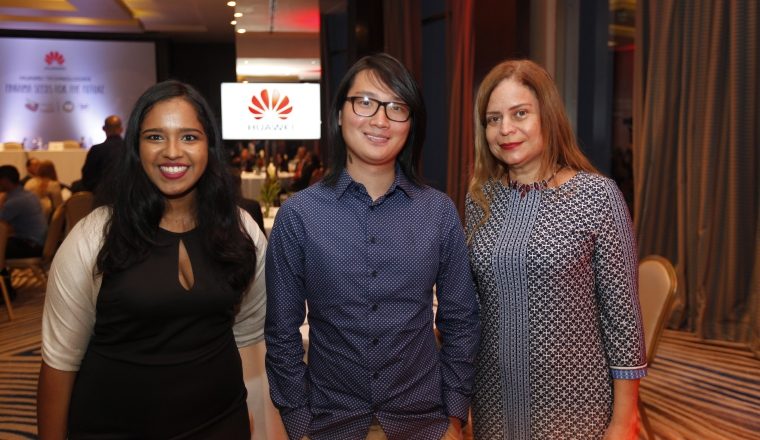 4. Gissel Batista, José Yau y Vielka Guevara.