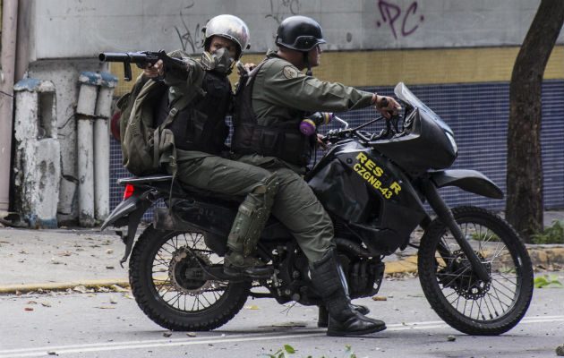 Motorizados de la Guardia Nacional Bolivariana. Foto: EFE.