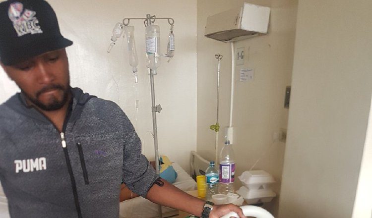 Anselmo "Chemito" Moreno en su visita a Adriano Chávez. Twitter:/@ChemitoMoreno 