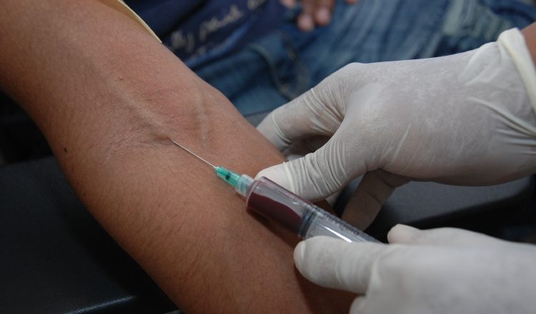 Doctores y políticos exigen que entre los controles que se les exige a los extranjeros que deseen residir en el territorio nacional, se incluya el epidemiológico. /Foto Archivo 