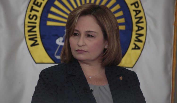 La procuradora general de la nación, Kenia Porcell, durante la conferencia de prensa emitida el pasado 1 de agosto sobre los sobornos. /Foto Víctor Arosemena