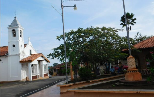 La protesta se realizó frente a la iglesia. Fotos: Zenaida Vásquez.  
