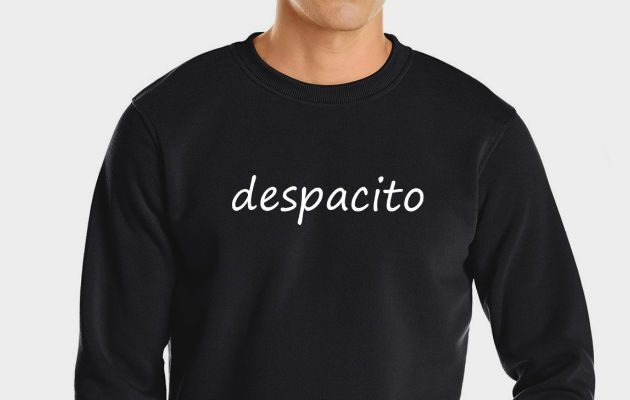 Hay camisetas de manga corta en versión femenina y masculina