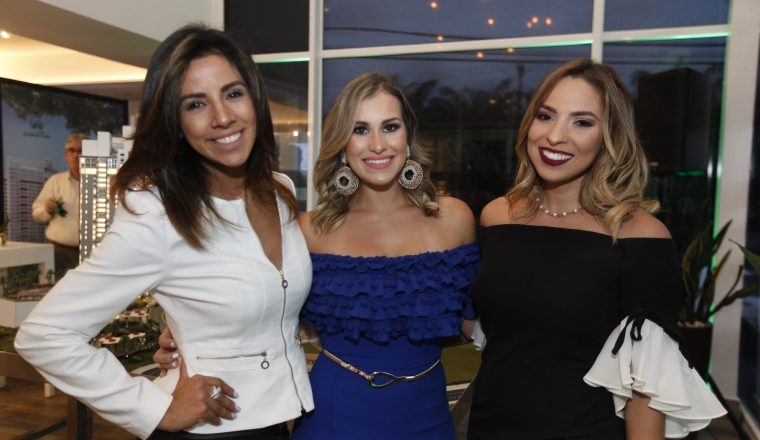 2. Patty Lezcano, Jessica Chávez y Massiel Mas.