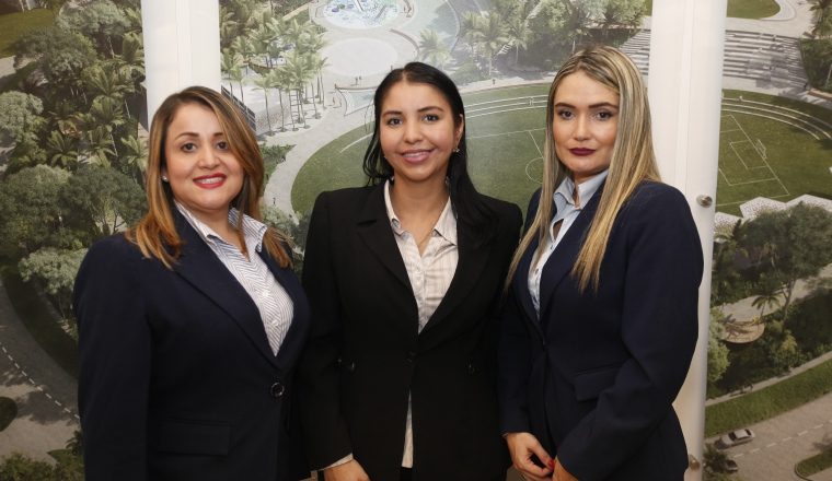 4. Marlene Molina, Evelyn Cortés y Paula Andrea Jaramillo.