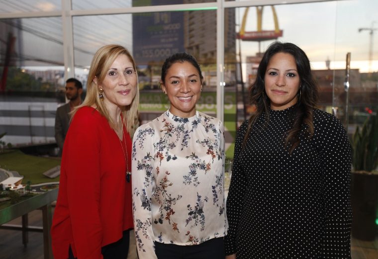 5. Marisabel De León, Alexandra Shigeta y Chevisel Salcedo.