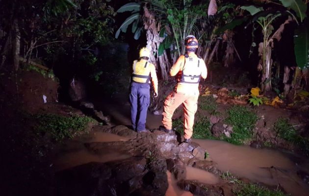 Miembros del Sinaproc en el área. Foto. Raimundo Rivera.