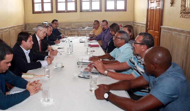 Reunión del Gobierno con dirigentes de la Asociación de Trabajadores del Idaan. /Foto Cortesía 