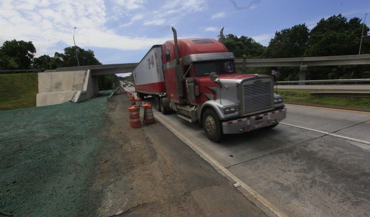 Camioneros panameños preocupados por el futuro del movimiento de carga en contenedores desde los puertos. /Foto Archivo