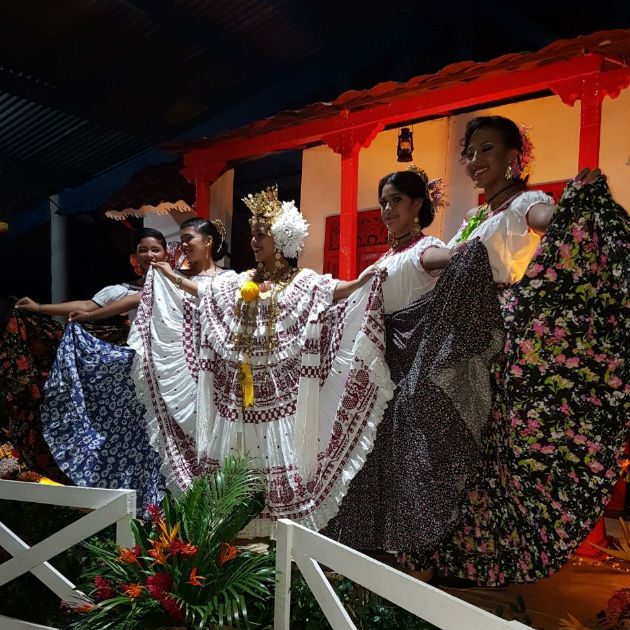 Yovana Pérez, reina de las fiestas de fundación. Foto: Zenaida Vásquez.