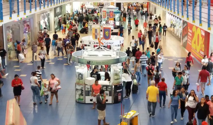 Centros comerciales como Albrook Mall y Multiplaza, con mayor afluencia de compradores durante el primer día del "Panamá Black Weekend". Archivo