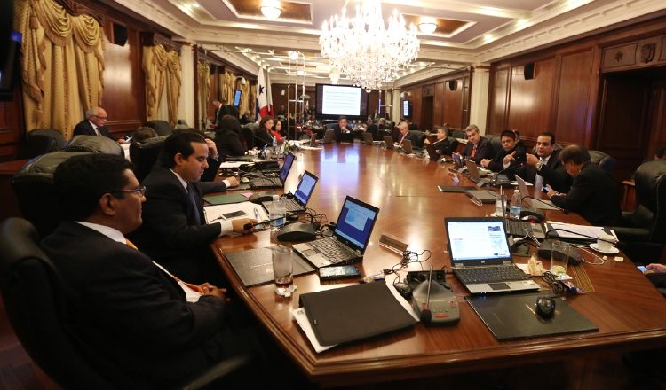 El presidente Varela le hizo un llamado al encargado de la Corte por las decisiones de los jueces. /Foto Archivo