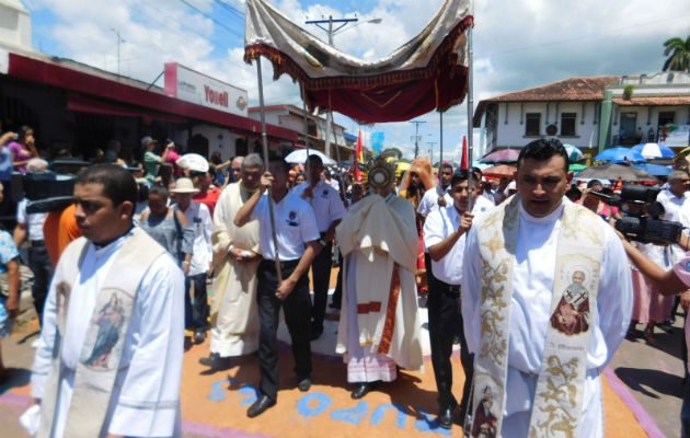 El sacerdote renunció y asegura que nada tiene que ver con una mujer.. Foto: Zenaida Vásquez