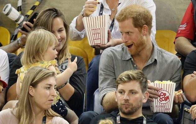 El príncipe Harry fue captado en su zona de paternidad