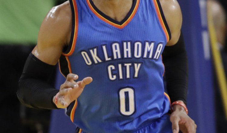 Russell  Westbrook promedió un triple-doble la temporada pasada y fue líder anotador de la liga.  AP