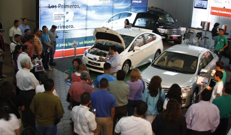 Durante los primeros siete días del Panamá Motor Show la afluencia de clientes fue baja, según las agencias. Archivo
