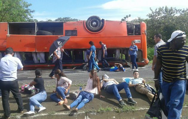Se habla de 30 heridos tras el vuelco / Redes sociales.