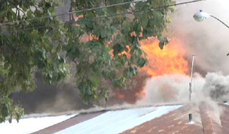 Ministro encargado de Gobierno dice que se les aumentarán las penas por provocar el incendio. Mayra Madrid