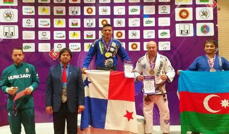 Leonardo González en el podio. /Foto Cortesía