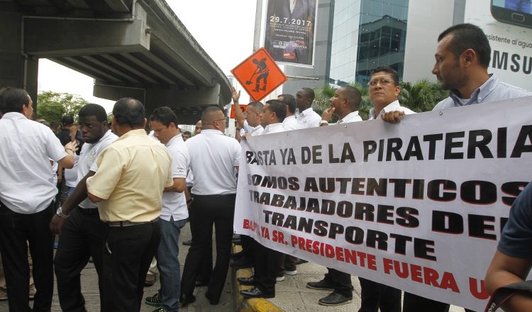 Siguen discrepancias por el decreto que regula a Uber. /Foto Archivo