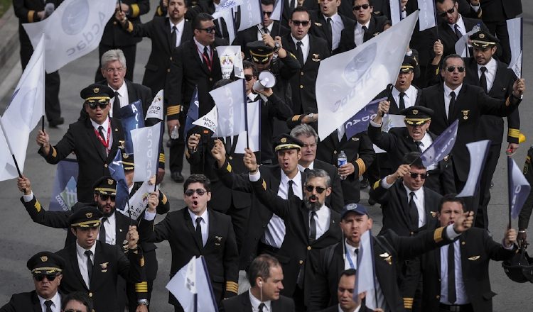 La huelga comenzó el pasado 20 de septiembre para exigir mejoras salariales. EFE