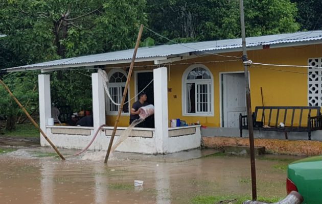 La crecida los tomó por sorpresa. Foto: Raimundo Rivera 