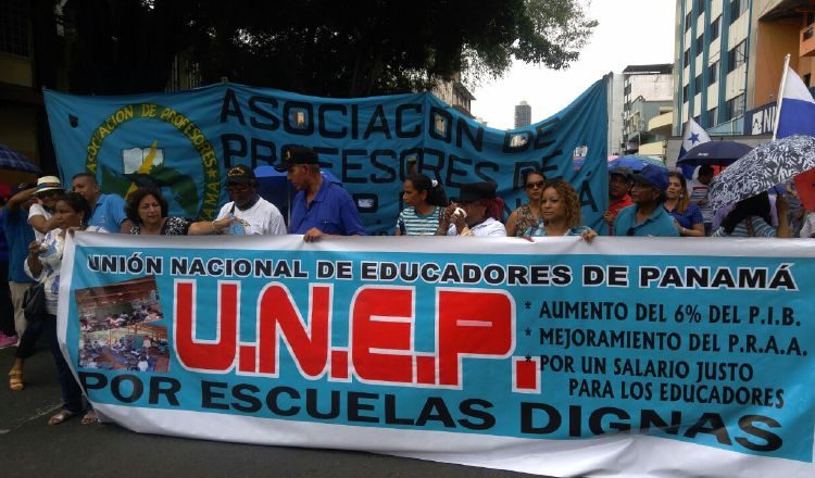 Los educadores realizaron una huelga en 2016 por el aumento. Archivo