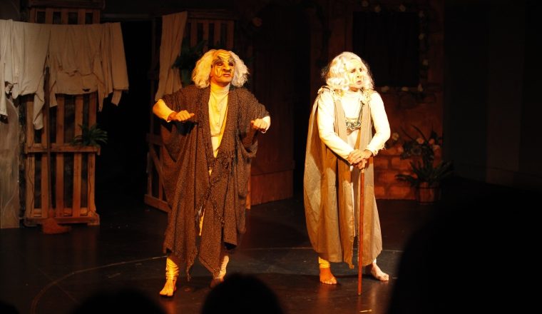 Megadoro: Opina que al hacerse el interesante Euclión   está demostrando que es altanero. Máxime que un rico como él (Megadoro) fue a buscarlo y hacerle una petición. O sea las dudas son mutuas.