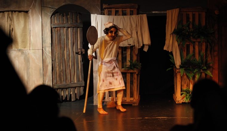 Cabeza dura: Vaya si sobrevivió una  tremenda paliza este cocinero. Aunque iba con intenciones malsanas, no era para tanto alboroto. Pero, cuando la desconfianza es extrema todo puede suceder.