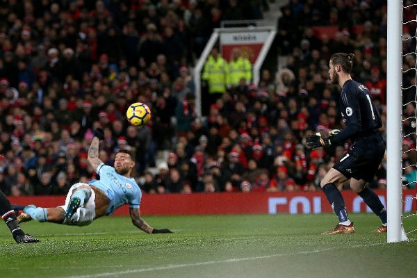 Nicolás Otamendi anotó su gol contra Manchester United. Foto:AP