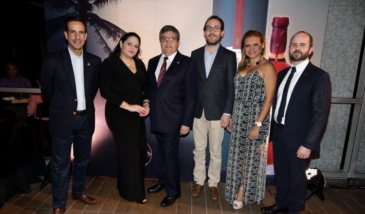 1. Óscar Solís, Luisa Macías, Néstor Ortega, Andrés Paloma, Ana María Vega y Humberto Sánchez.