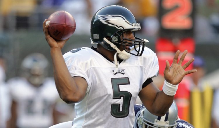El "exquarterback" Donovan McNabb está metido en el lío. /Foto AP
