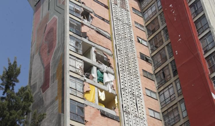 Vista general de un edificio dañado por el terremoto en septiembre. /Foto EFE