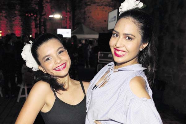 6. Silvana Perrone y Valeria Tovar.