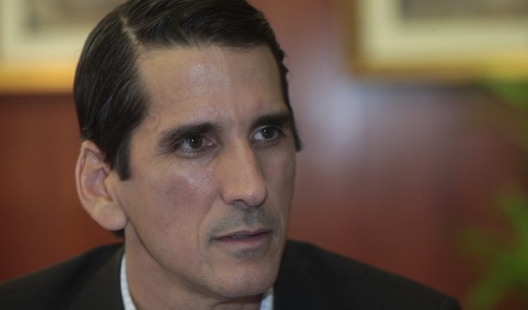 Roux aseguró en su momento que él conversó con Ricardo Martinelli y "salió en buenos términos". /Foto Archivo