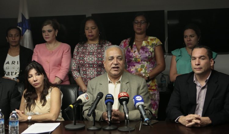 En conferencia de prensa, miembros la Secretaría de Trabajadores del CD mostró su preocupación por el aumento del desempleo. /Foto Víctor Arosemena