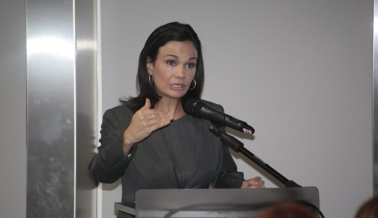 La vicepresidenta justificó el principio de paridad en la Corte. /Foto Víctor Arosemena